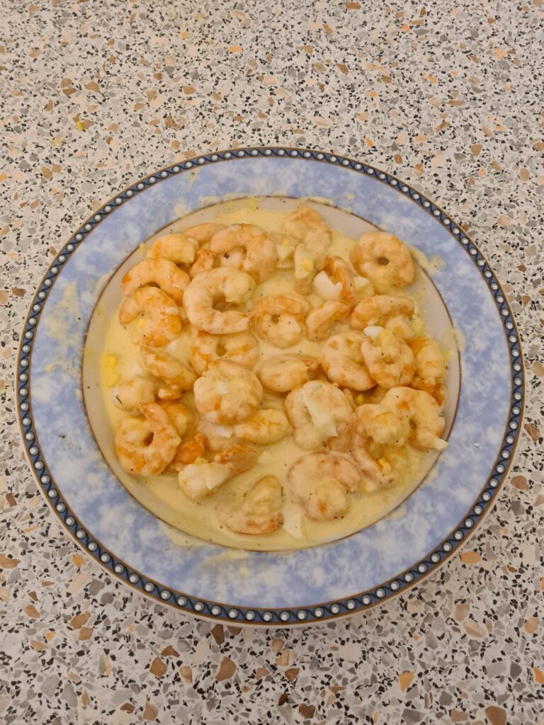 Garnellen in Eier-Mayonnaise-Soße